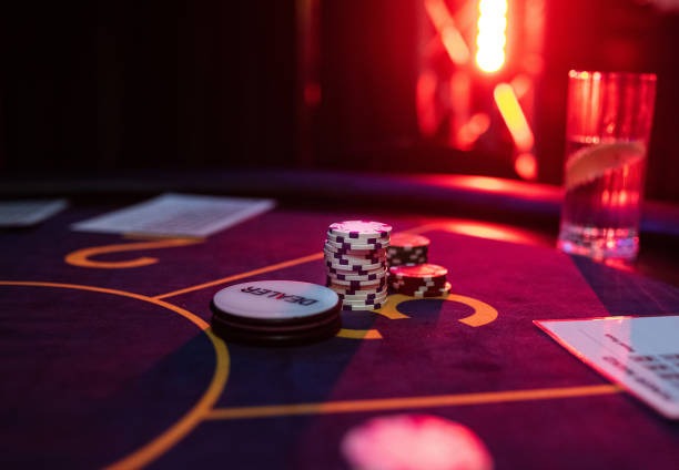 Live Dragon Tiger table at plaza4d login studio with dealer and cards